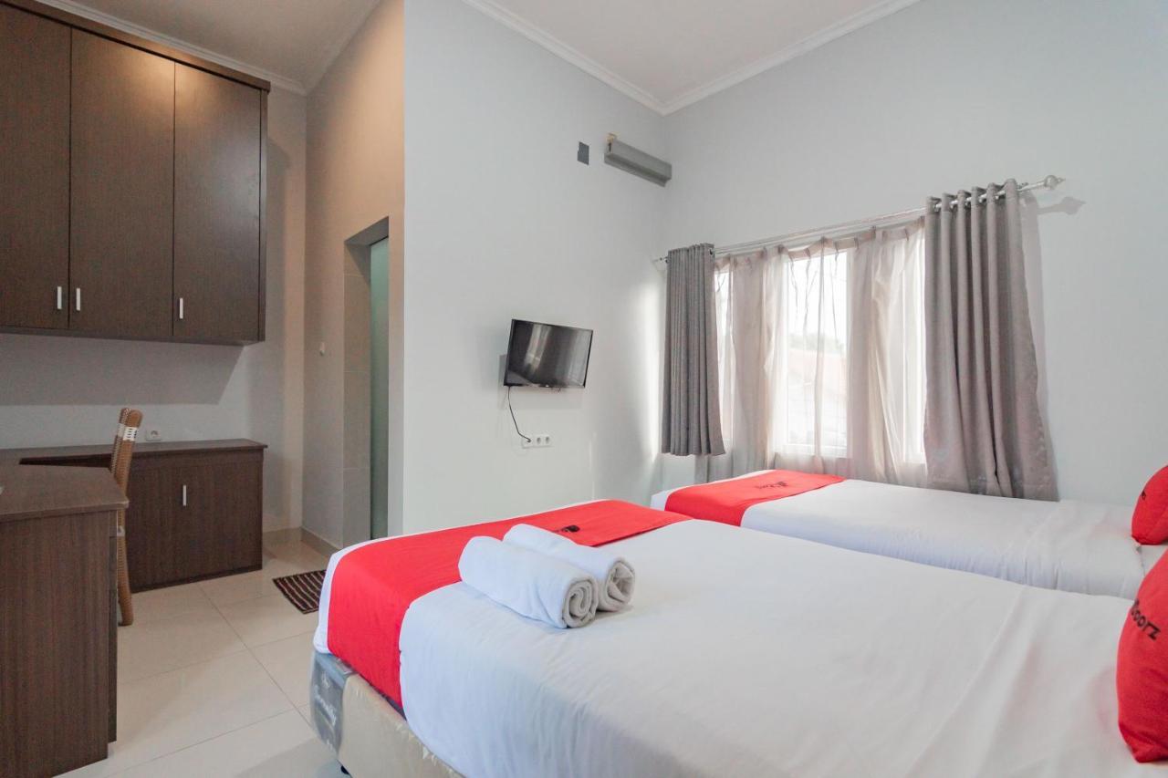 Reddoorz Plus Syariah @ Tuparev Cirebon 3 Exterior photo